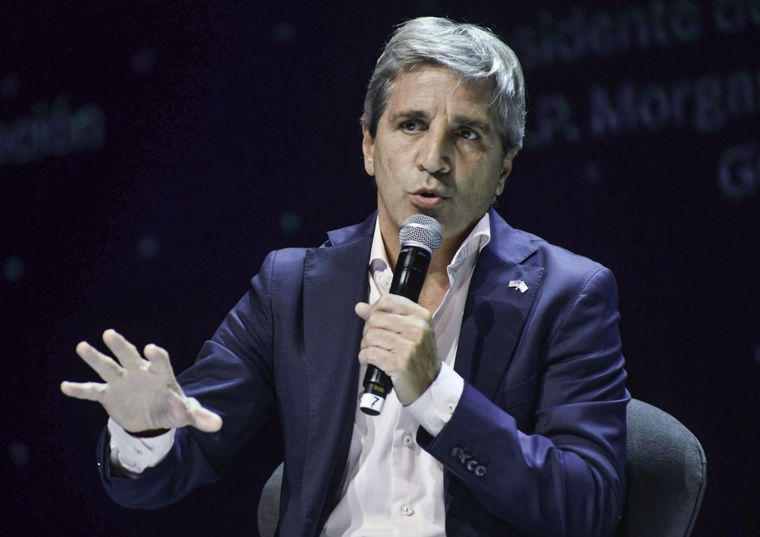 Caputo ya tiene los dólares para pagar los vencimientos de deuda de este año