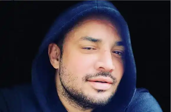 Policía auxilia en la calle al merenguero Manny Manuel