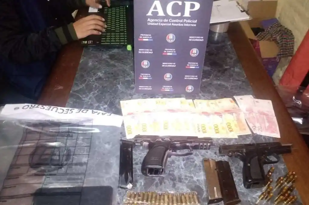 Condenaron a dos policías por quedarse con dinero de una víctima