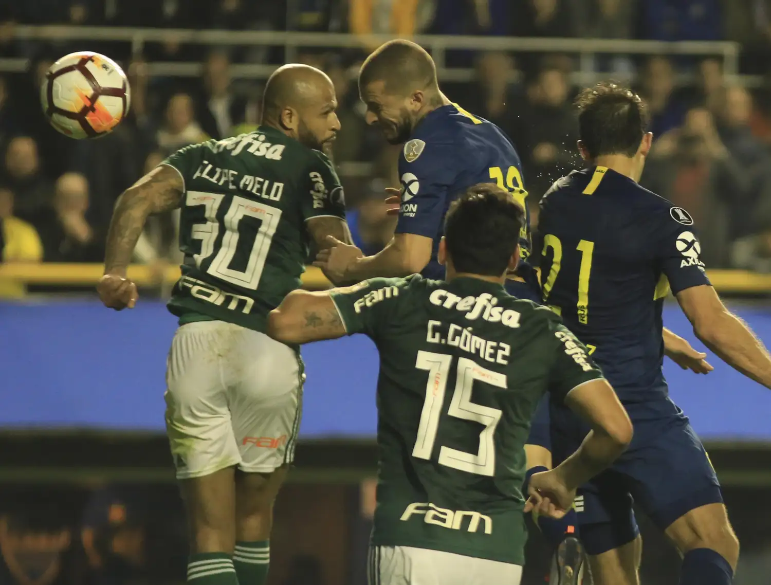 Benedetto trajo los goles desde el banco para dejar a Boca muy cerca de la final