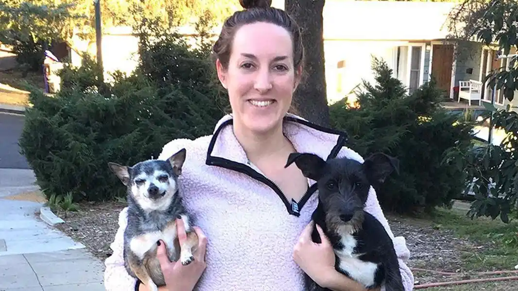 Murió en una cita amorosa cuando un suicida le cayó de un noveno piso