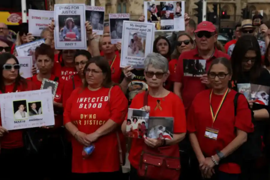 Reino Unido: crece el escándalo por el caso de la sangre contaminada
