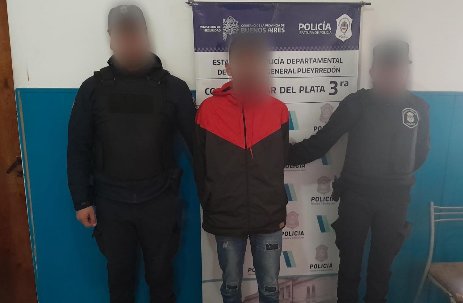 Tenía frío: entró a una tienda y se robó una campera