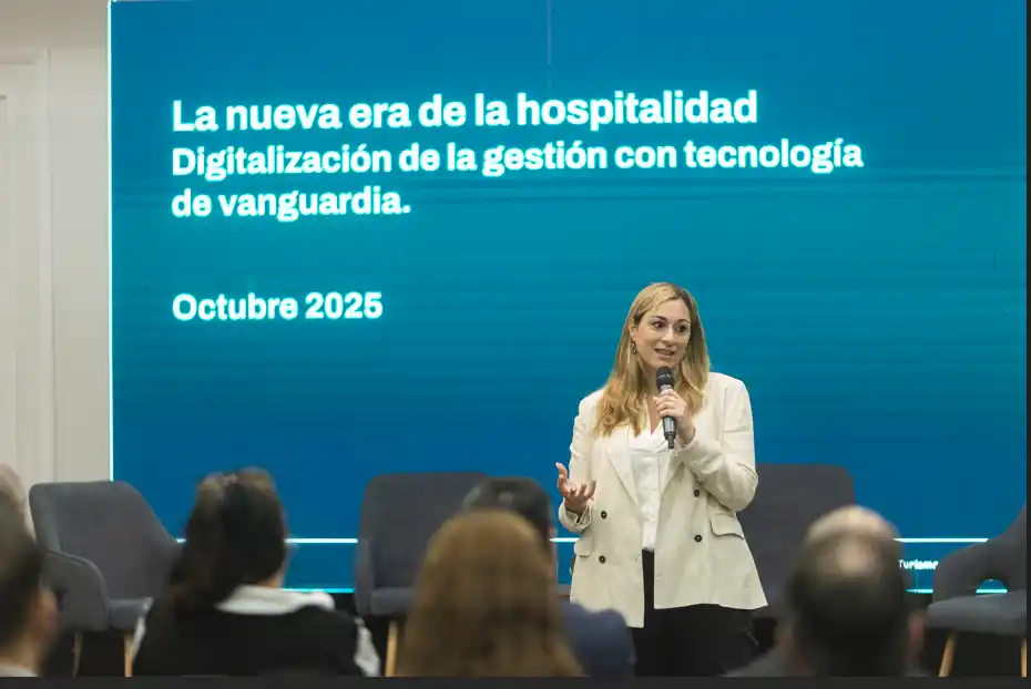 “La inteligencia artificial no reemplaza la hospitalidad: la potencia”, expresó Eugenia Wehbe al inaugurar el encuentro “La Nueva Era de la Hospitalidad” junto a referentes del sector hotelero.