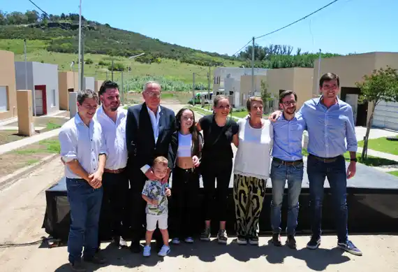 Entregaron 24 casas del barrio De Corazón Tandilense 
y se evidenció la problemática habitacional local