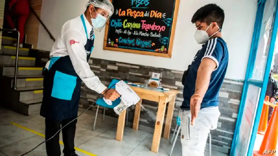 Restaurantes peruanos reabren sus puertas tras cuatro meses de confinamiento