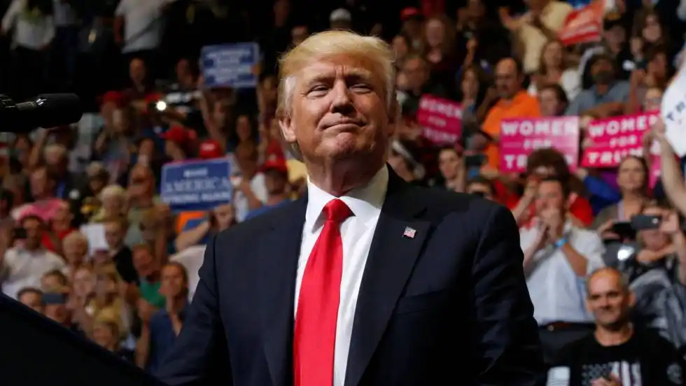 Trump quiere que el muro con México sea un panel solar