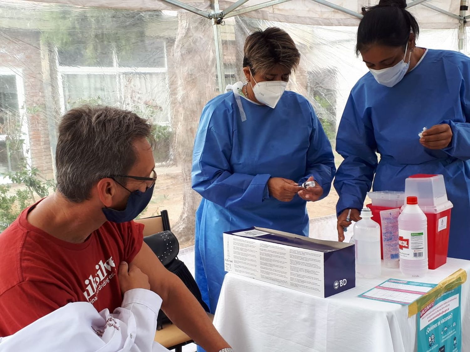 Vacunación contra el coronavirus: qué reacciones hubo entre quienes recibieron la primera dosis de Sputnik V