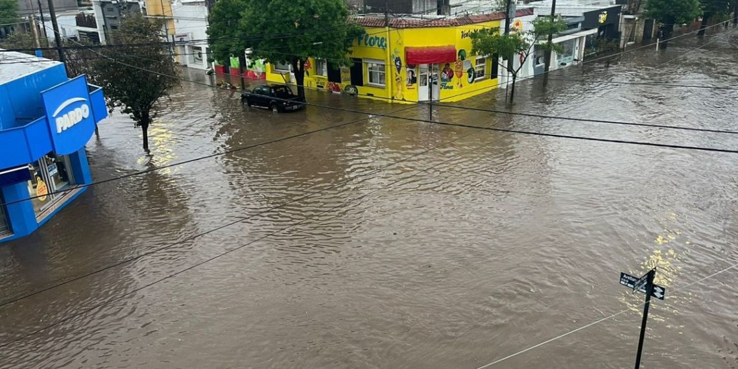 El agua caída afectó el normal desenvolvimiento de la ciudad