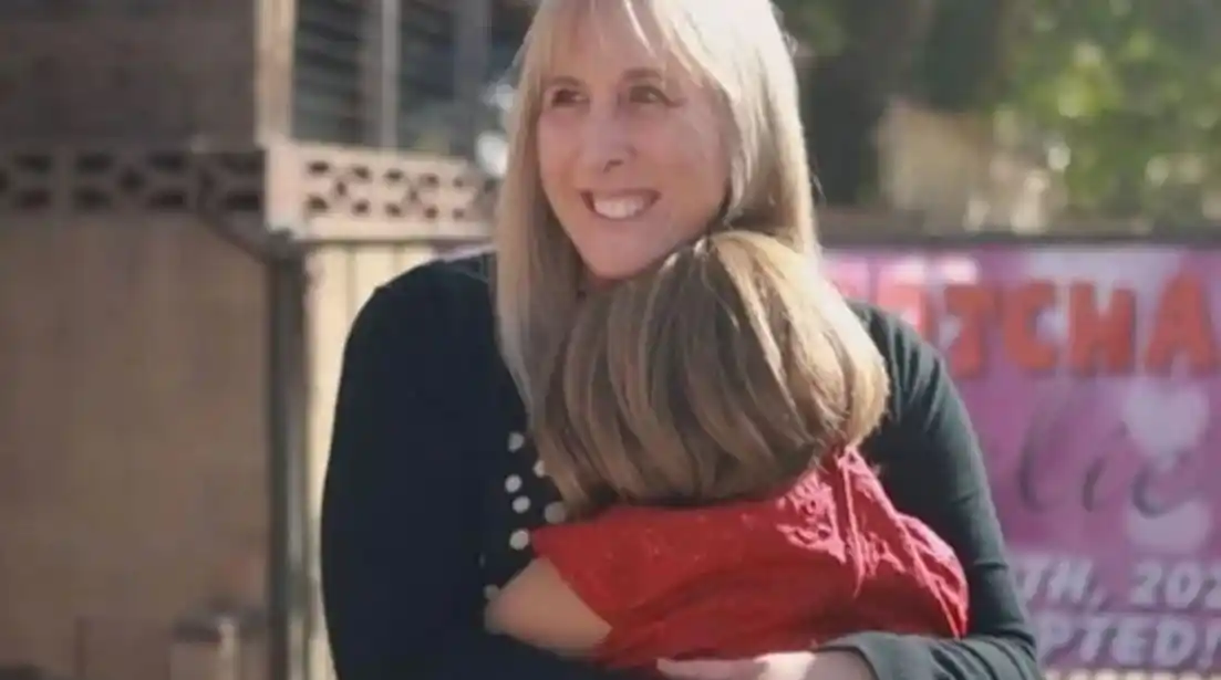 La conmovedora historia de la maestra que decidió adoptar a su alumna de 9 años
