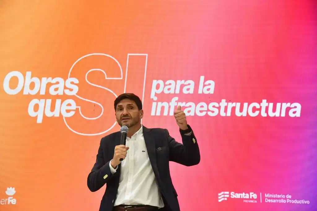 Pullaro firmó el inicio de obra  del gasoducto Ruta Provincial 20