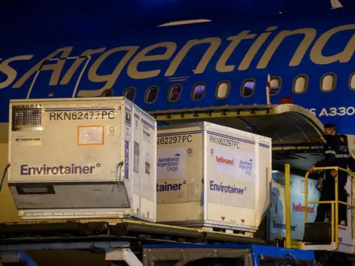 Más vacunas: Al mediodía parte otro vuelo a Beijing para buscar dosis de Sinopharm