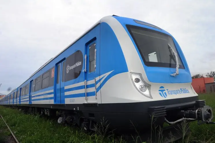 En medio del conflicto gremial, Randazzo recibe nuevas formaciones del tren Sarmiento