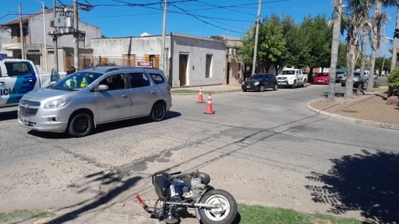 Un joven enojado porque le secuestraron su 147 y dos accidentes en el reporte policial