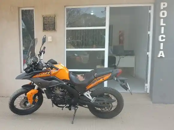 Apareció una moto en una estación de servicio de la región: habría sido robada a un rafaelino