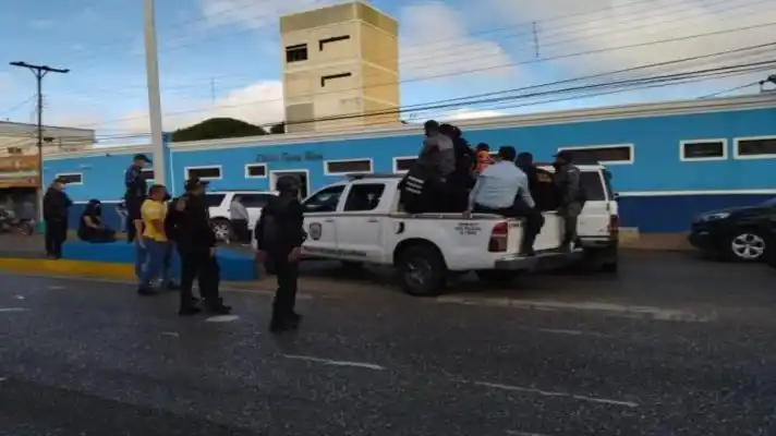 DE ALTA MÉDICA los tres hermanitos de El Tigre: están con su madre y su abuela