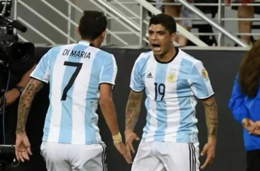 Scaloni habló con Di María y Banega, pero aún deberán esperar