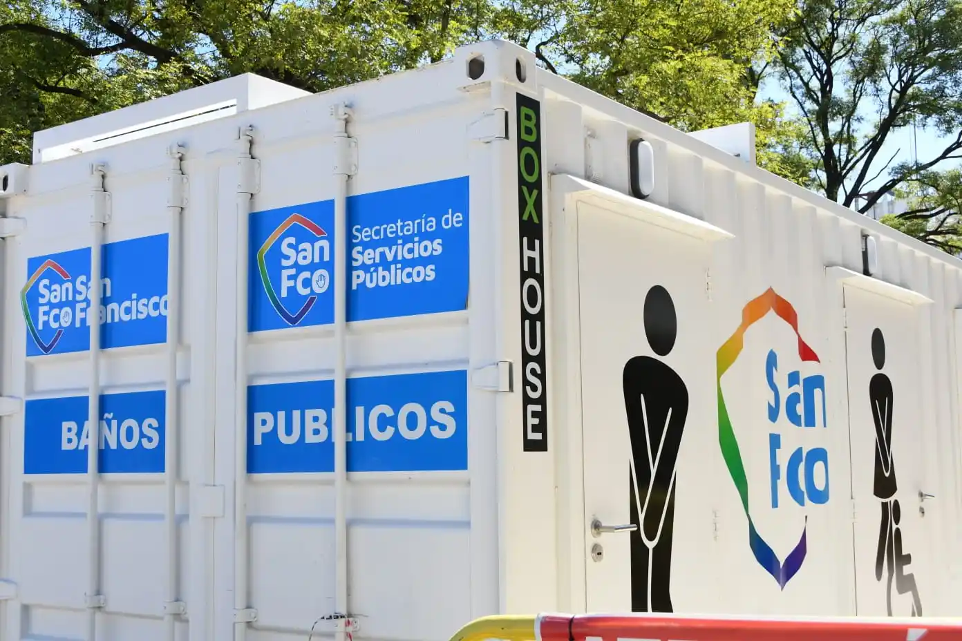 Baños públicos en las plazas: hay cambios en el horario de funcionamiento