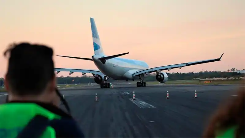 ¿Cuándo comenzarían a operar vuelos regulares de cabotaje e internacionales?