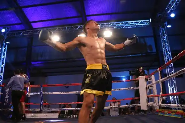 Sergio Payssé debutó con un triunfo en el profesionalismo