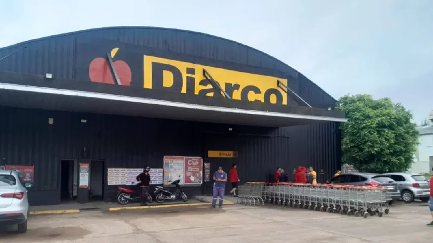 Denuncian 38 despidos en un supermercado mayorista