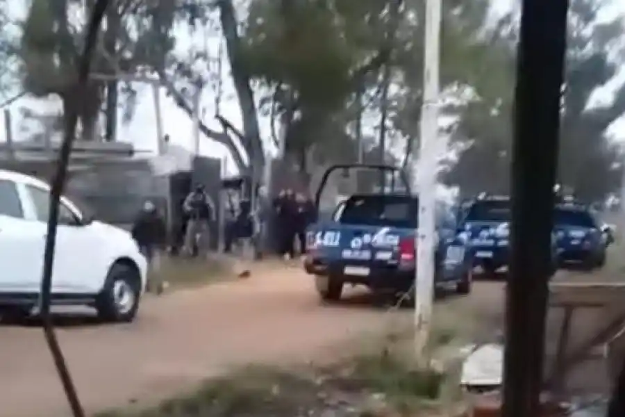 Múltiples allanamientos en Frontera y San Francisco terminaron con detenidos y enfrentamientos con la Policía