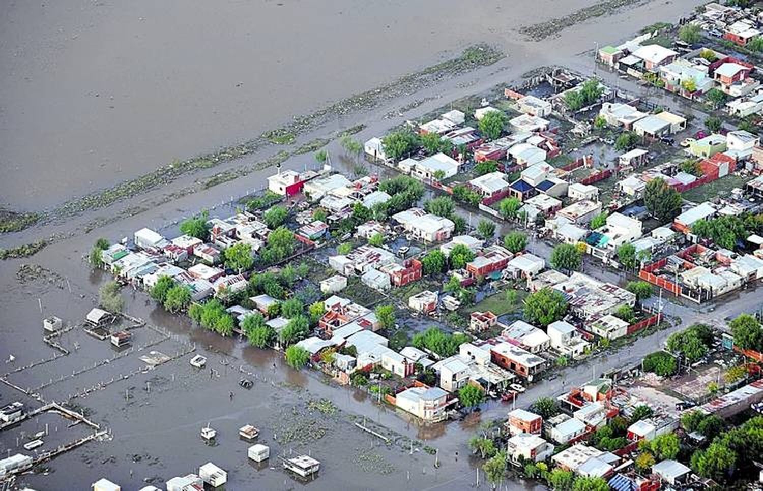 Inundación en La Plata: La provincia indemnizará a familiares de víctimas