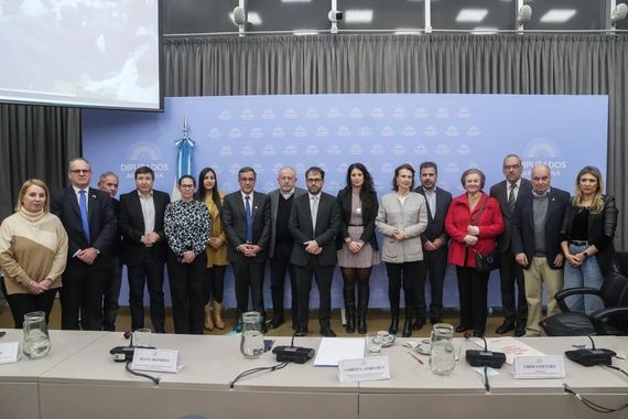 El presidente de AMIA cuestionó que la causa esté “en manos de un juez temporal”