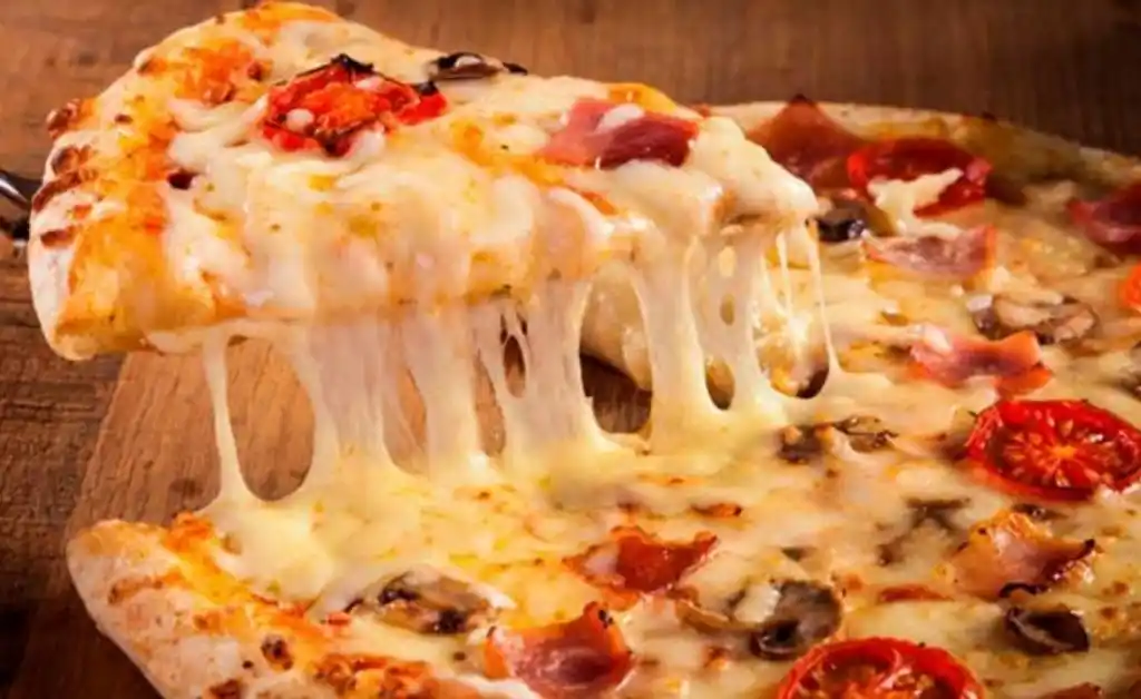 Se cansó de esperar la pizza y amenazó a los empleados con un fusil AK-47