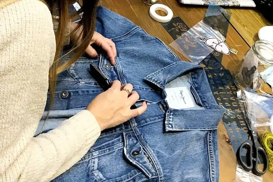  Curso de reciclado y customización de ropa