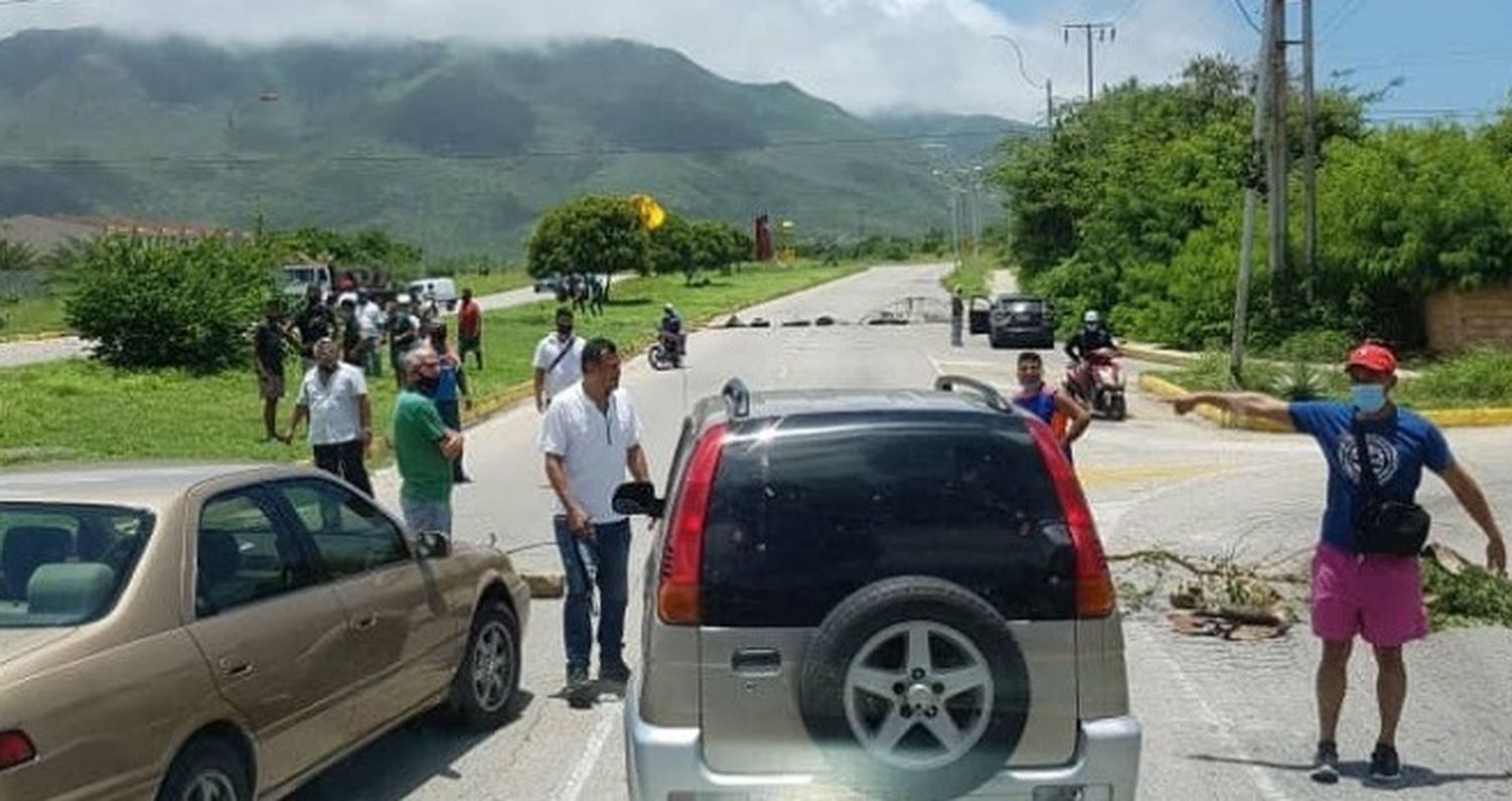 Privan de libertad a margariteños por protestar ante escasez de gasolina
