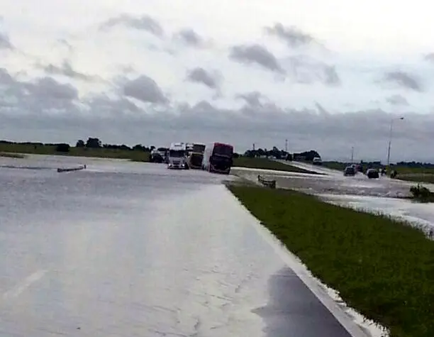 Temporal: Corte total en Ruta 9 por inundación a la altura de Ramallo