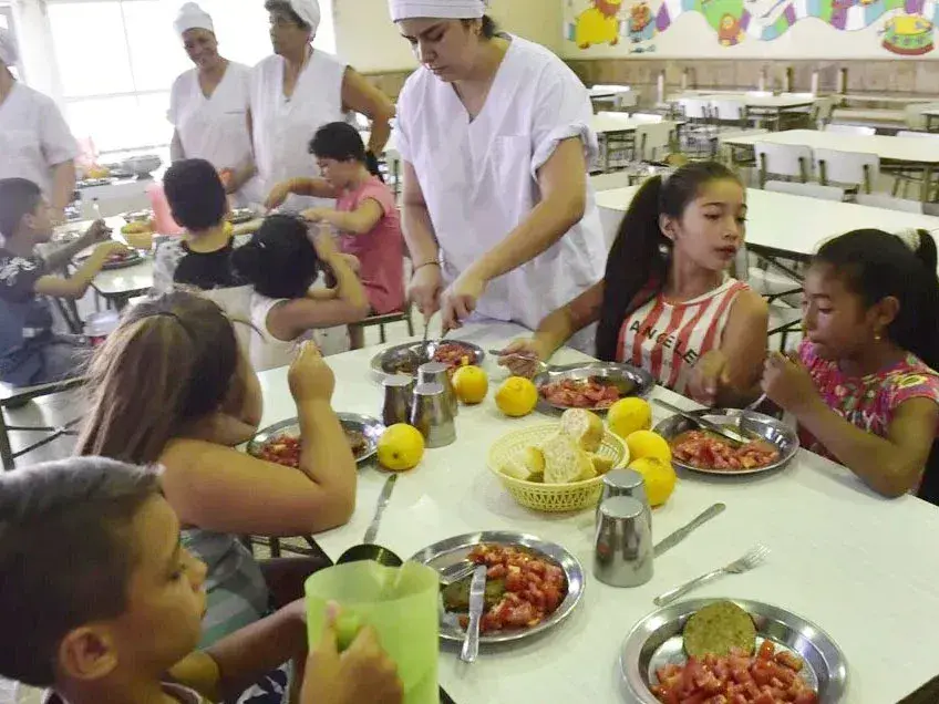 La alimentación escolar entra en una nueva etapa después de meses de fuertes dificultades