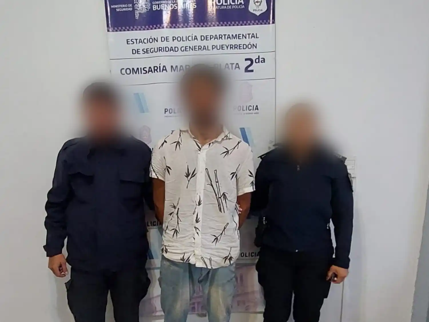 El vehículo pertenece a un sujeto de 62 años.