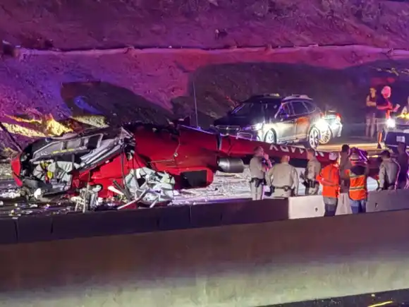 Un helicóptero médico se estrelló en una autopista luego de trasladar a un paciente a un hospital