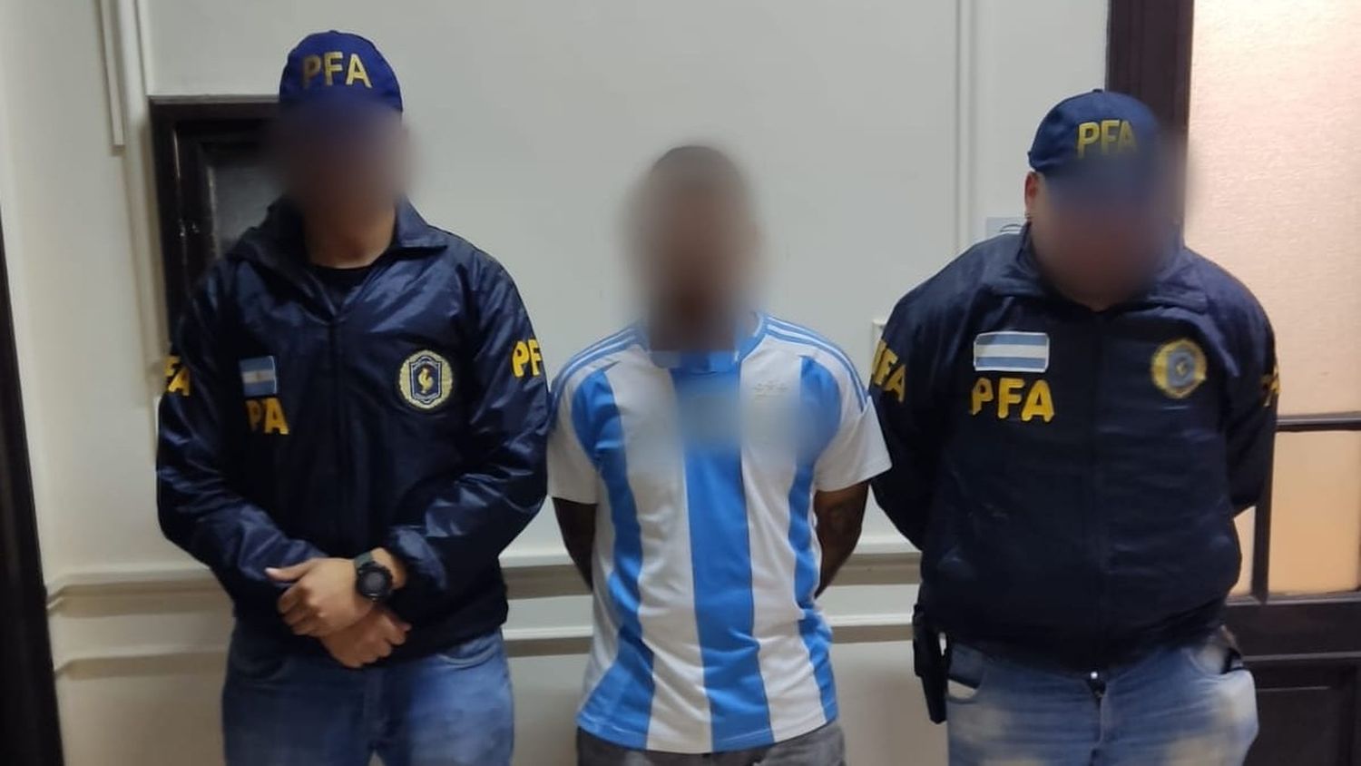 Detuvieron en Villa Manuelita a un joven que recibía mensajes de integrantes presos de Los Monos.