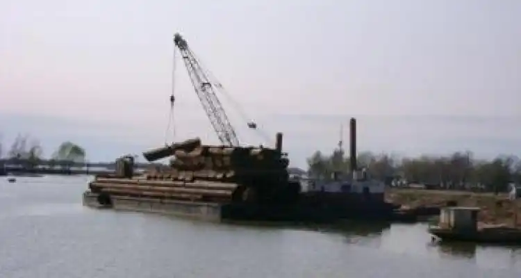 Comenzó el dragado “fuerte” del puerto