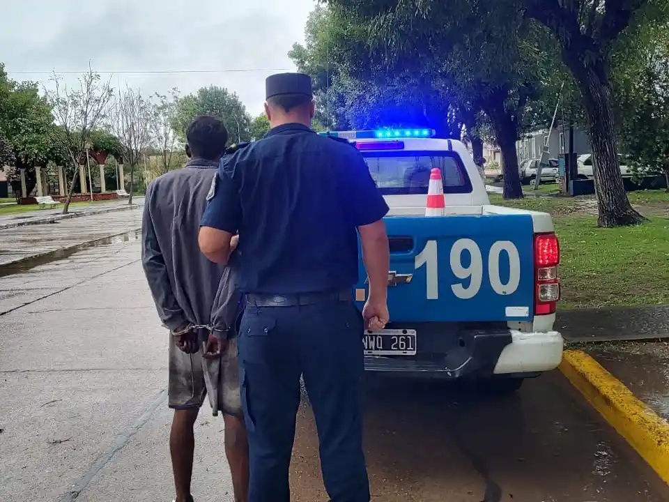 Aprehendido en Viale: un joven con prisión domiciliaria fue encontrado dentro de una chimenea