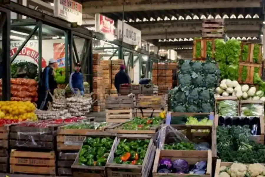 Caída en el consumo de frutas y verduras: los santafesinos volvieron a los "alimentos básicos"