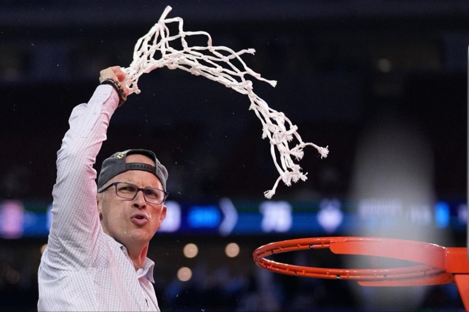 Dan Hurley rechaza millonaria oferta de Lakers: ¡UConn celebra!