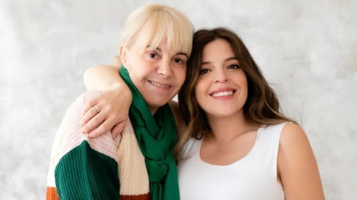 Claudia Villafañe compartió la primera foto junto a su nieta Azul