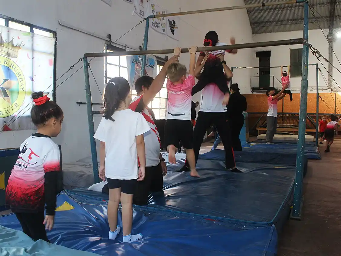 Encuentro de gimnasia artística a beneficio de Martín Reynoso en Gualeguay Central