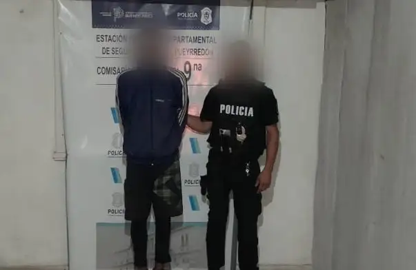 Al momento de ser identificado, el sujeto adoptó una actitud hostil hacia el personal policial.