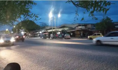 ¡ESTABAN PASADOS DE TRAGOS! Riña callejera en Riohacha deja un venezolano muerto y a su amigo preso