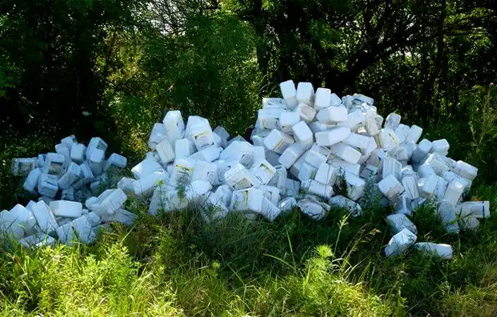 Entre Ríos: encuentran 300 bidones de agroquímicos a metros de un arroyo