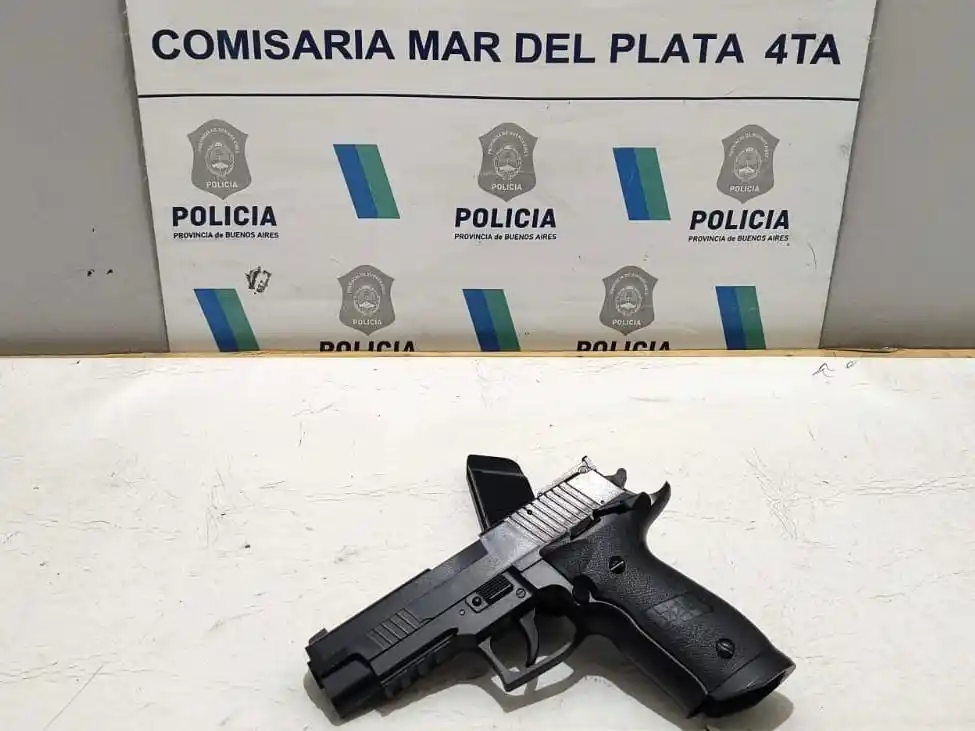 Los menores descartaron el arma de utilería en la huida: igualmente fue hallada.