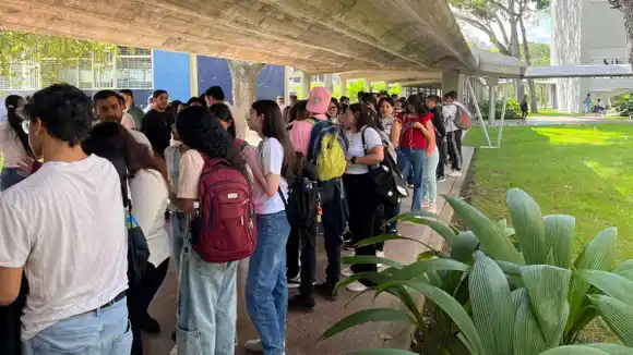 Estudiantes y egresados de la UCV votan este 15Nov para elegir autoridades de la FCU (VIDEOS)