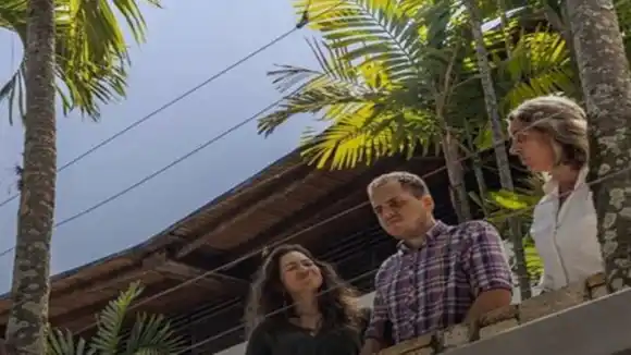 EMBAJADA de ARGENTINA ASEDIADA: asilados denuncian que siguen bajo vigilancia