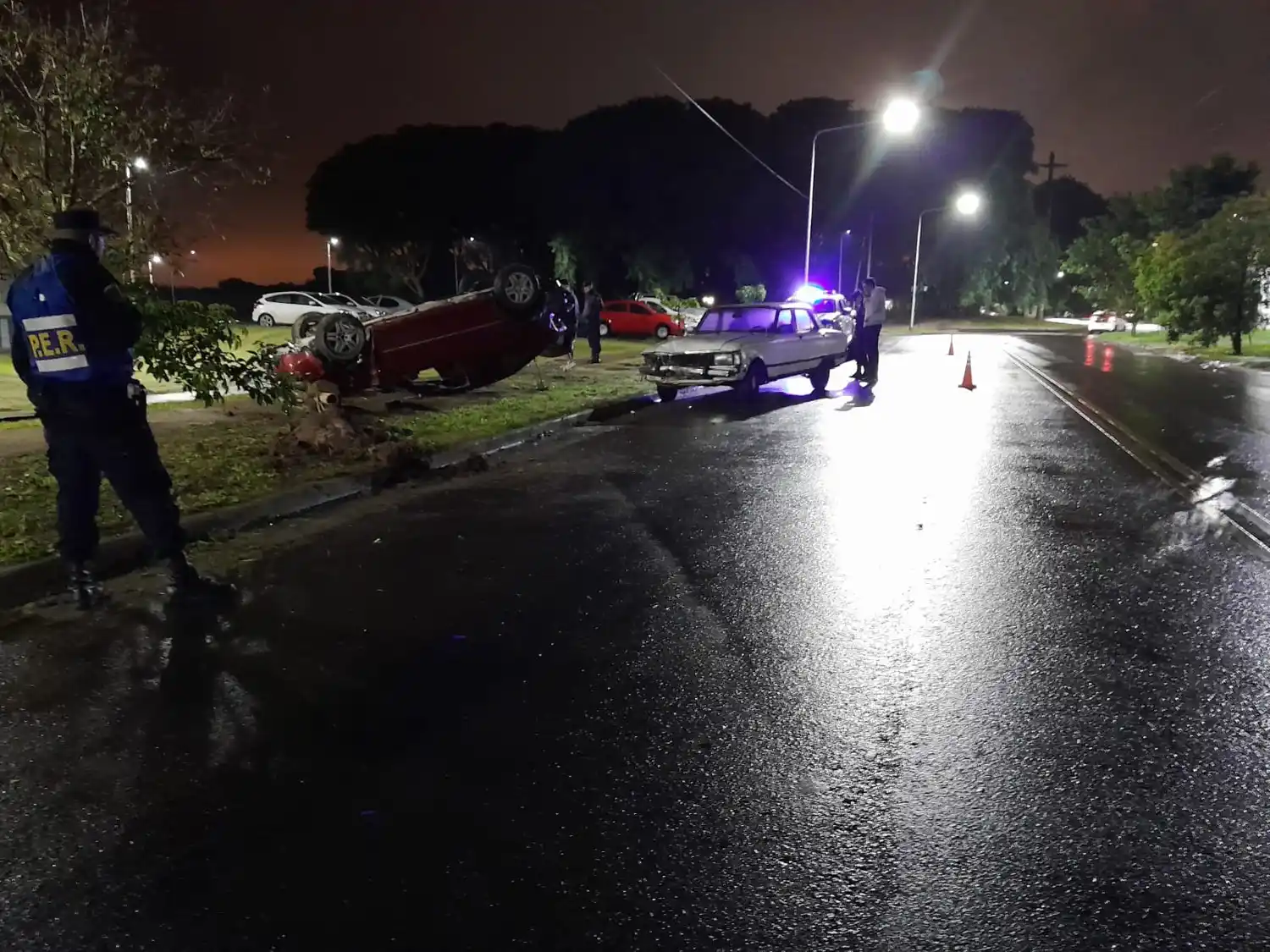 Joven protagoniza choque tras perder el control del vehículo