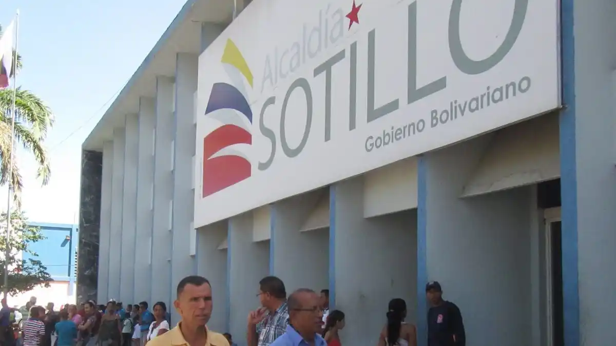 Removidos de sus cargos funcionarios que multaron a anciano que vendía caramelos en Puerto La Cruz